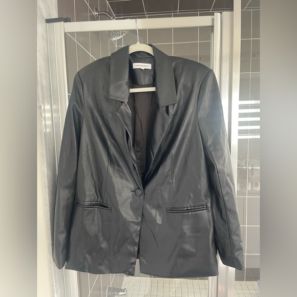 WeWoreWhat Black Faux Leather vegan 90s oversized Jacket coat femme fatale small - Picture 3 of 9